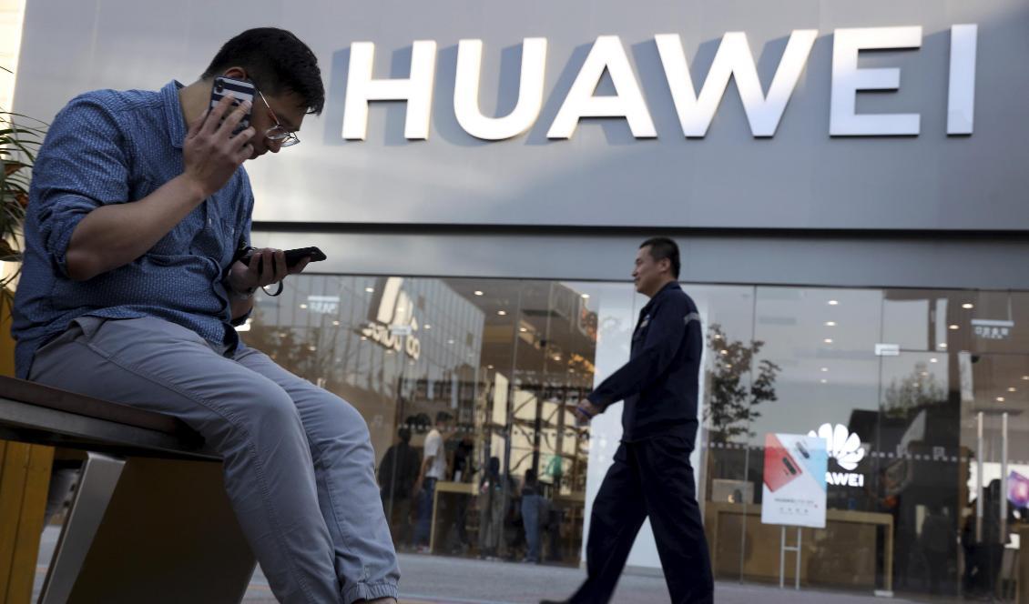 Flera brittiska företag avslutar samarbetet med Huawei. Foto: Ng Han Guan/TT