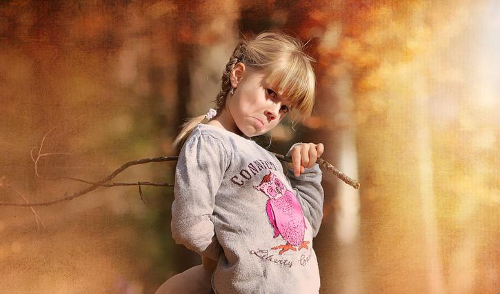 Att låta barnen bråka ifred är många gånger nödvändigt för att de ska lära sig konflikthantering, men de behöver förstås hjälp och vägledning av vuxna hur man löser konflikter på ett bra sätt, menar Petra Krantz Lindgren