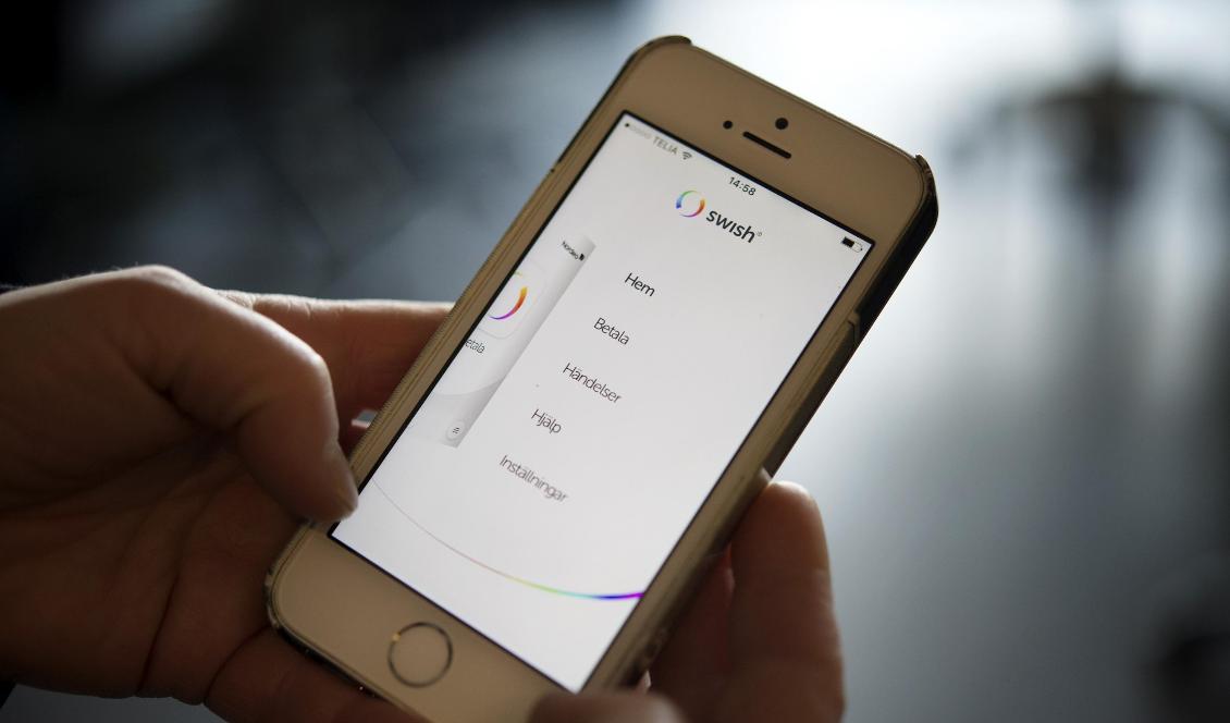 I Sverige uppskattas 77 procent av befolkningen ha minst grundläggande digitala kunskaper medan 46 procent räknas som avancerade användare. Foto: Jessica Gow/TT