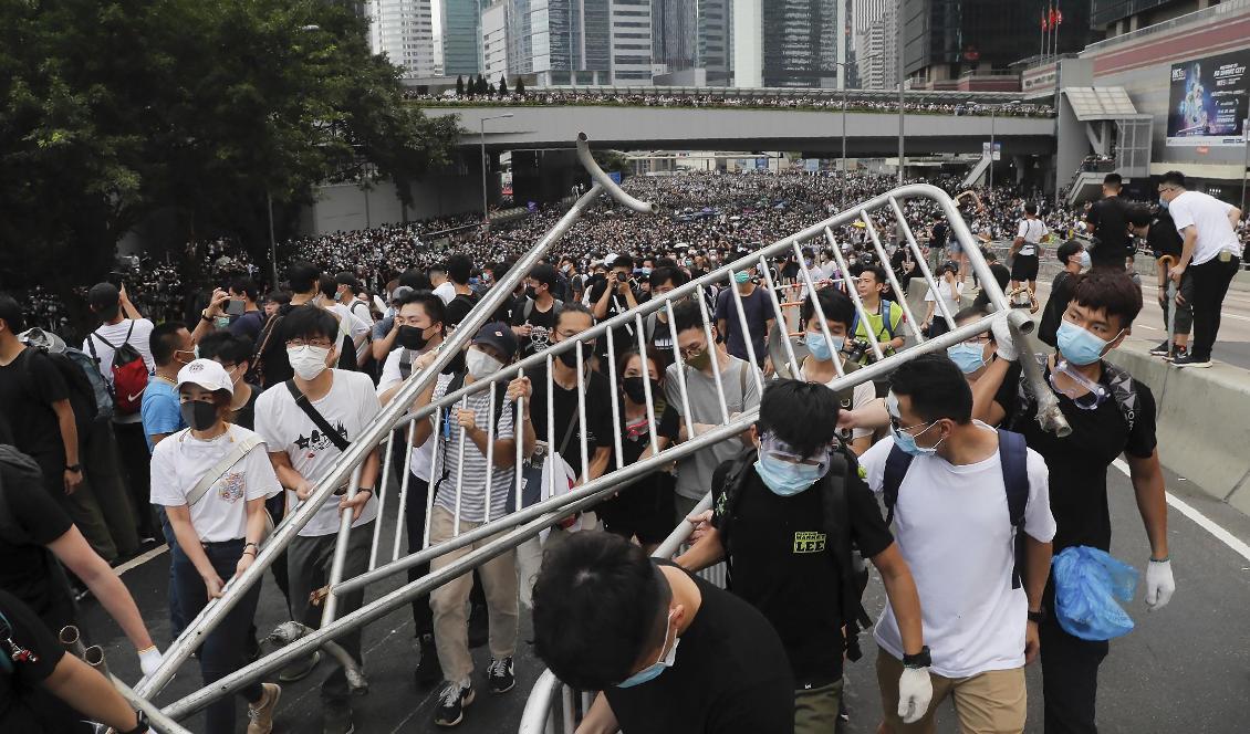 
Demonstranter i Hongkong på onsdagen. Foto: Kin Cheung/AP/TT                                                
