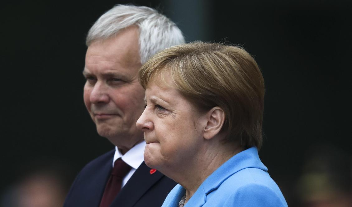 
Tysklands förbundskansler Angela Merkel fick ännu ett darranfall vid finländske statsministern Antti Rinnes besök. Foto: Markus Schreiber/AP/TT                                                
