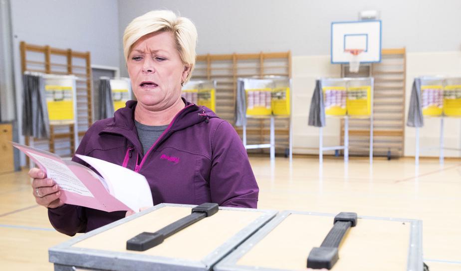 Finansminister Siv Jensen från Fremskrittspartiet röstar i Oslo. Foto: Terje Pedersen/NTB Scanpix/TT