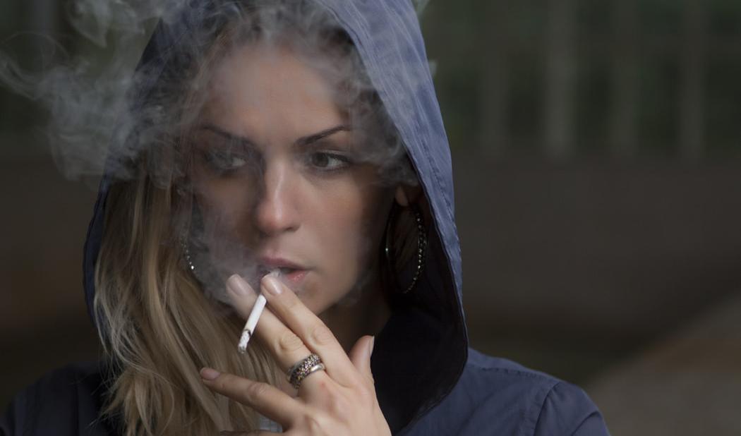 


I tobaksrök finns det hundratals olika ämnen som är skadliga för hälsan. Foto: Stas Svechnikov                                                                                                                                                