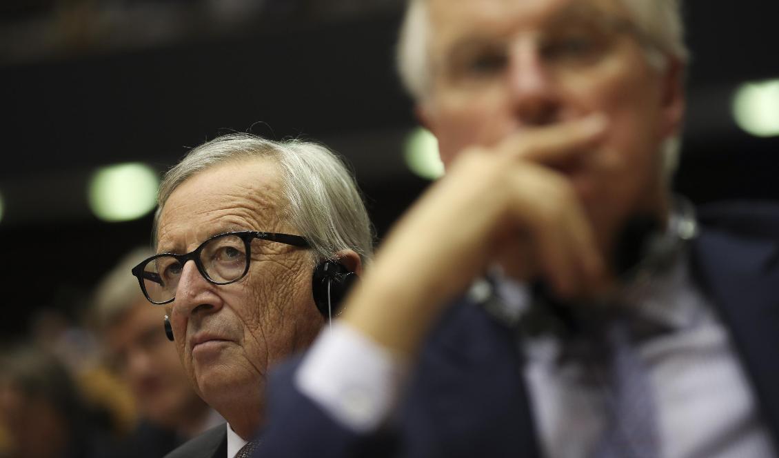 EU-kommissionens ordförande Jean-Claude Juncker och chefsförhandlare om brexit, Michel Barnier, i EU-parlamentet. Foto: Francisco Seco/AP/TT