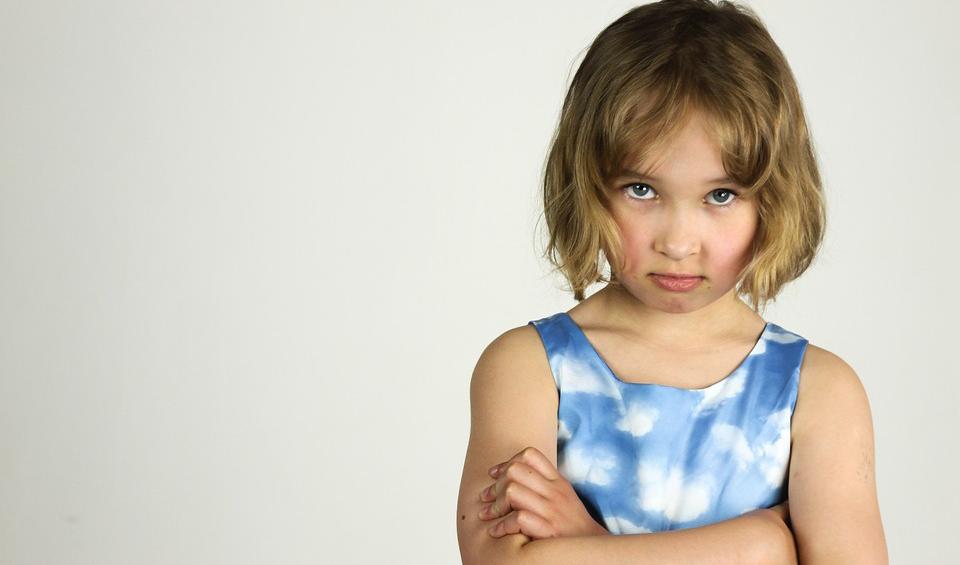 Petra Krantz Lindgren talar om olika fallgropar vi lätt hamnar i när vi lär våra barn att ta ansvar och säga förlåt.