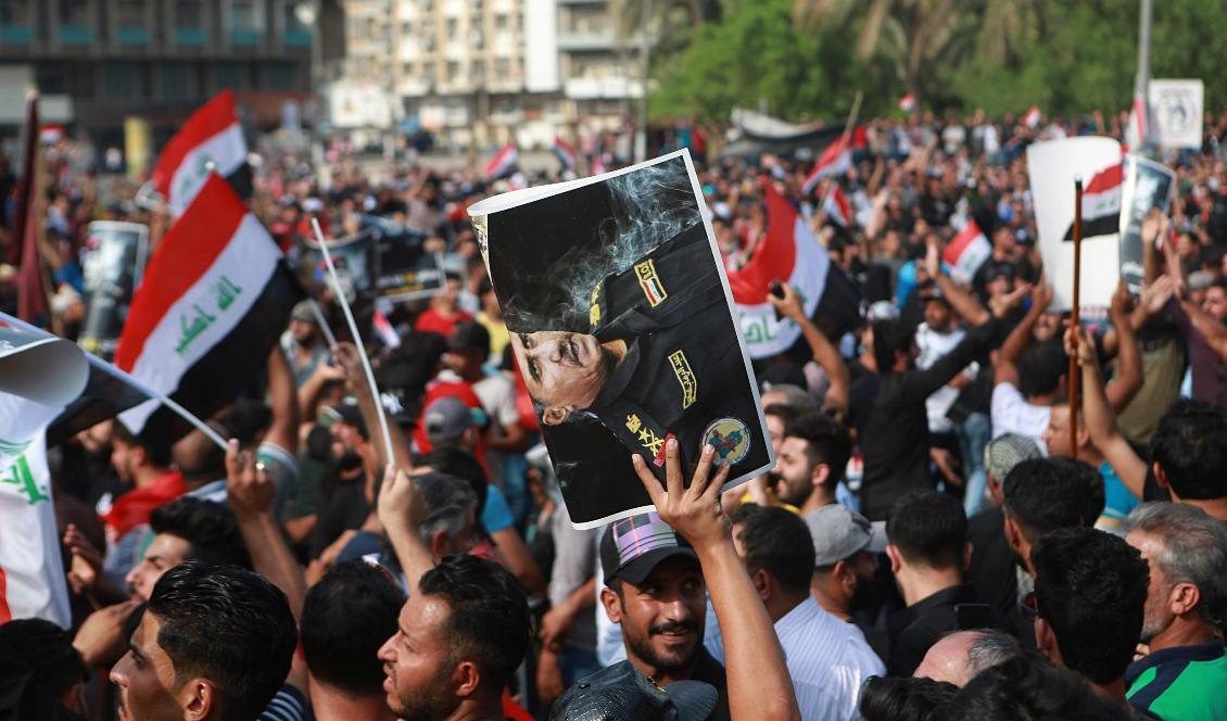 En av veckans många protester i Irak, på Tahrirtorget i Bagdad i tisdags. Foto: Khalid Mohammed/AP/TT