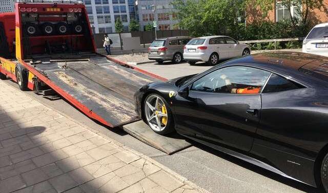
En Ferrari som utmättes i Stockholm i somras. Foto: Kronofogden                                                