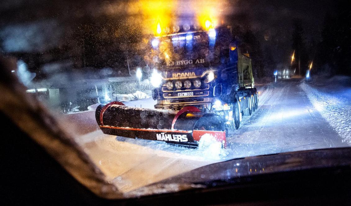 En hel del snö kan komma i Dalarna, Värmland och Gävleborgs inland, varnar SMHI. Foto: Ulf Palm/TT-arkivbild