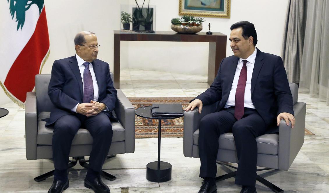 Libanons president Michel Aoun (till vänster i bild) och premiärminister Hassan Diab. Foto: Bilal Hussein/AP/TT
