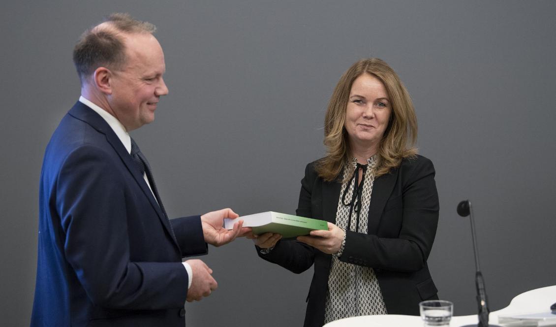 
Landsbygdsminister Jennie Nilsson (S) är inte ovillig att höja straffen för grovt djurplågeri som utredaren Lars Wallinder föreslår. Foto: Anders Wiklund/TT-arkivbild                                                