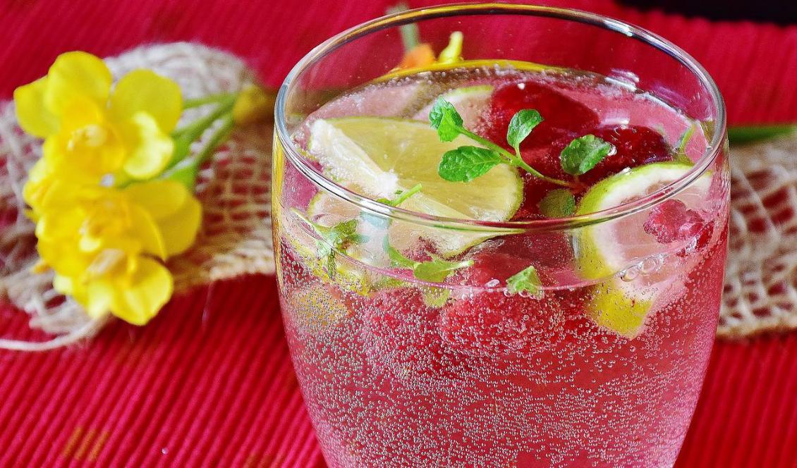 Bubblor kan göra vattnet lite roligare att dricka, men det gör också vattnet surare.