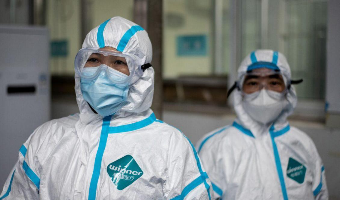 


Medicinsk personal som har på sig hazmatdräkter för att skydda sig mot covid-19 på en feberklinik på Huanggang Zhongxinsjukhuset i Huanggang i Kinas centrala Hubeiprovins, den 26 mars, 2020. Foto: Noel Celis, AFP via Getty Images                                                                                                                                                