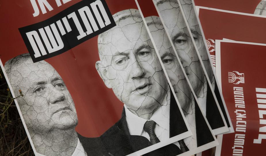 De forna fienderna Benjamin Netanyahu och Benny Gantz ska leda Israels nya samlingsregering. Foto: Sebastian Scheiner/AP/TT