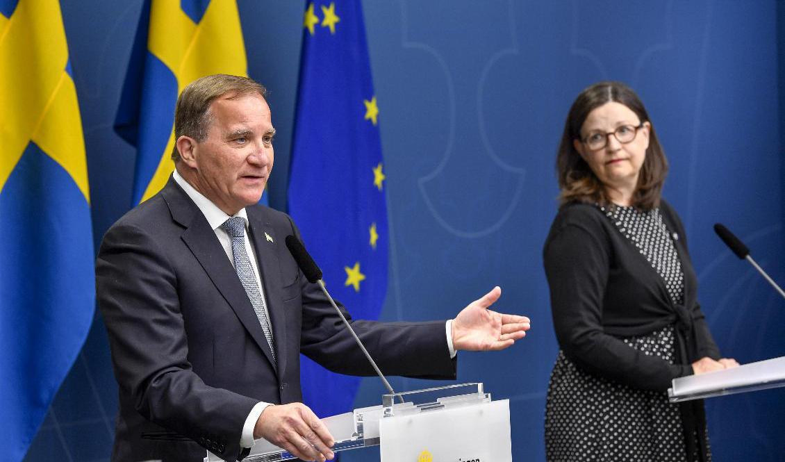 Statsminister Stefan Löfven (S) och utbildningsminister Anna Ekström (S) meddelar att skolorna kan öppna igen från i mitten av juni. Foto: Henrik Montgomery/TT