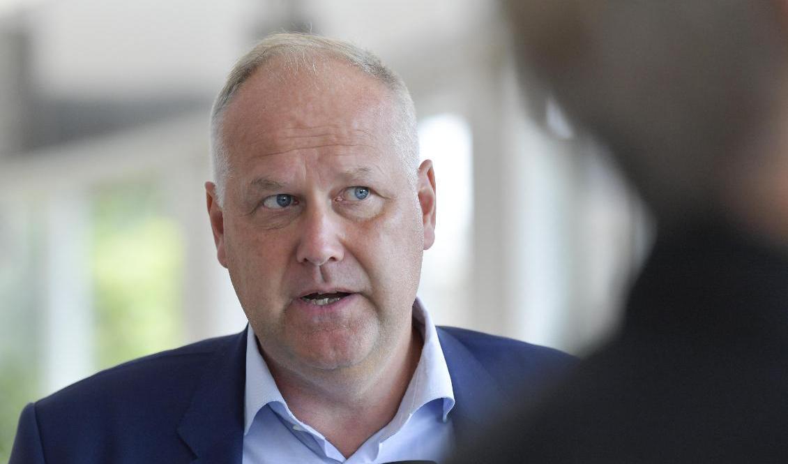 Vänsterns partiledare Jonas Sjöstedt stämmer in i Moderaternas kritik mot regeringens förslag. Foto: Jessica Gow/TT-arkivbild