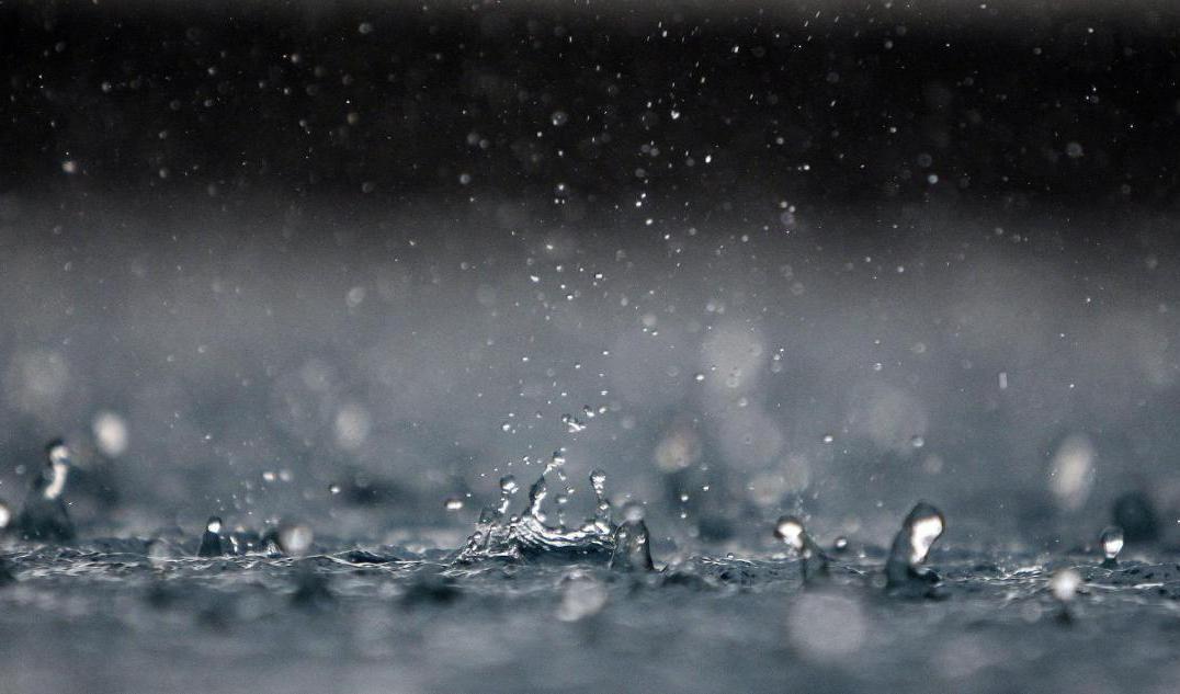 Mer regn än normalt behövs i delar av landet för att få en normal grundvattensituation i de små magasinen. Foto: Mark Baker/AP/TT-arkivbild