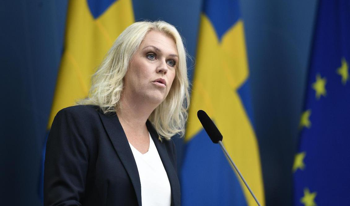 Lena Hallengren (S), socialminister, håller en pressträff om regeringens fortsatta arbete med covid-19. Foto: Ali Lorestani/TT