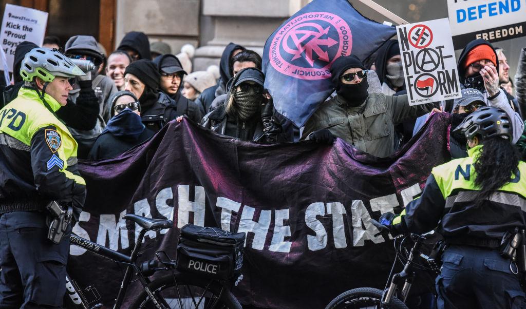 Demonstranter från olika antifascistiska grupper i en demonstration den 16 november 2019 i New York City. Foto: Stephanie Keith, Getty Images