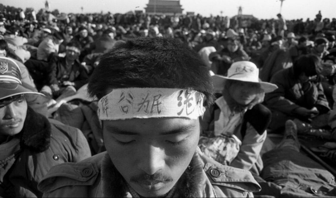 


En student hungerstrejkar vid Himmelska fridens torg, juni 1989. Foto: Liu Jian/Epoch Times                                                                                                                                    