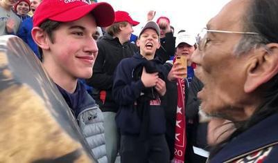 Nick Sandmann och Nathan Phillips vid Lincoln Memorial, Washington D.C. den 18 januari 2019. Foto: Skärmdump/Youtube.