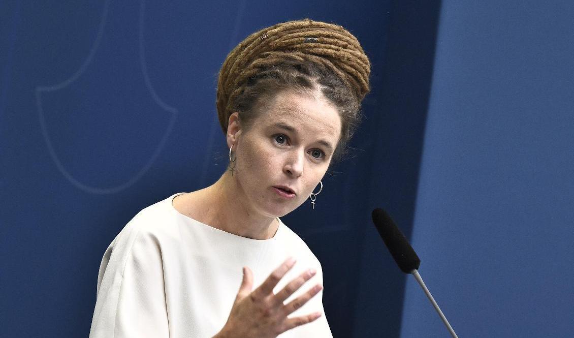 Kultursektorn ska stöttas med ytterligare miljarder i stöd från regeringen, meddelar kulturminister Amanda Lind (MP). Foto: Claudio Bresciani/TT