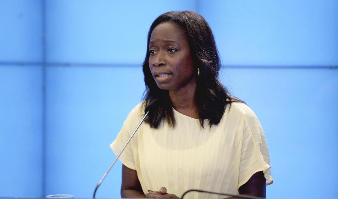 Liberalernas partiledare Nyamko Sabuni presenterar budgetsatsningar på skolan. Foto: Amir Nabizadeh/TT