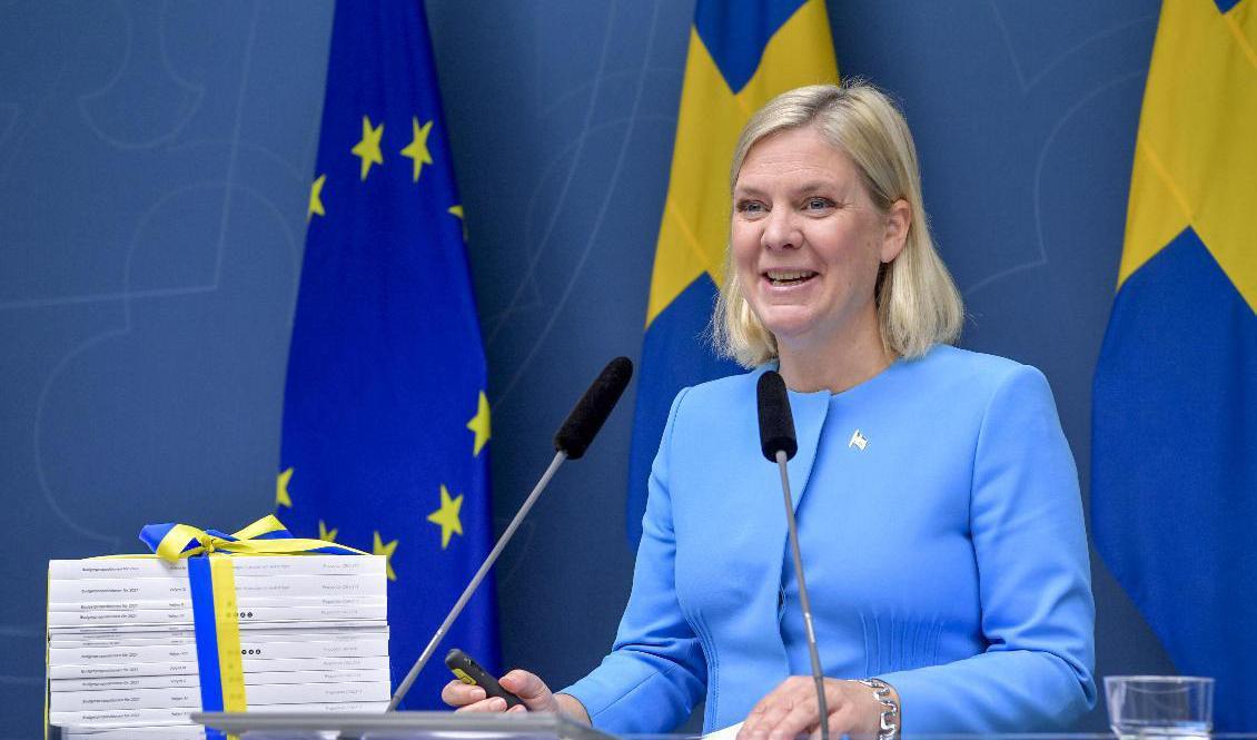 

Finansminister Magdalena Andersson (S) presenterar budgetpropositionen för 2021 i Rosenbad i Stockholm. Foto: Jessica Gow/TT                                                                                        