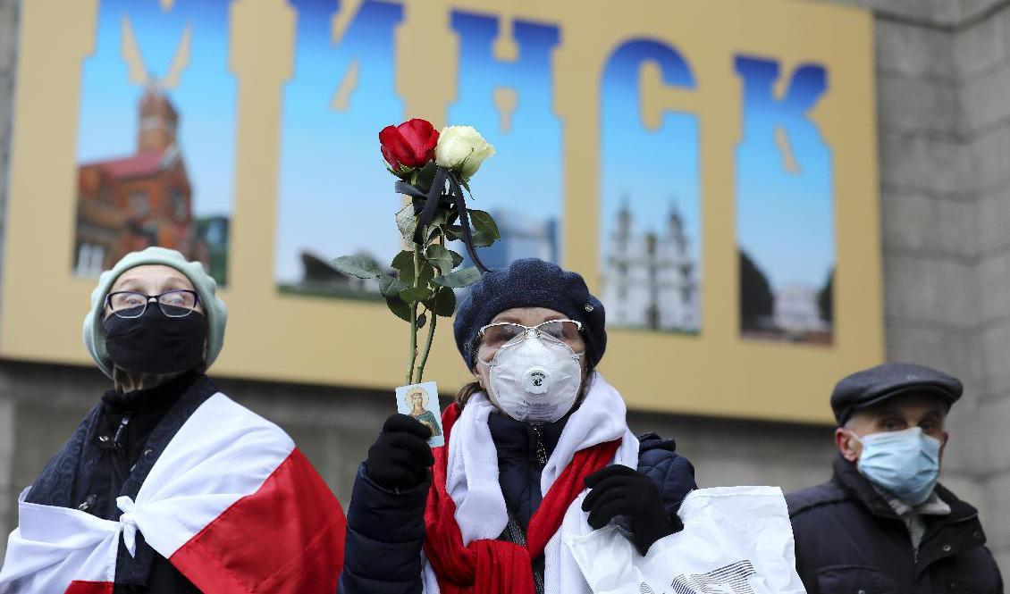 
Oppositionella demonstranter i Belarus huvudstad Minsk. Arkivfoto. Foto: AP/TT                                            