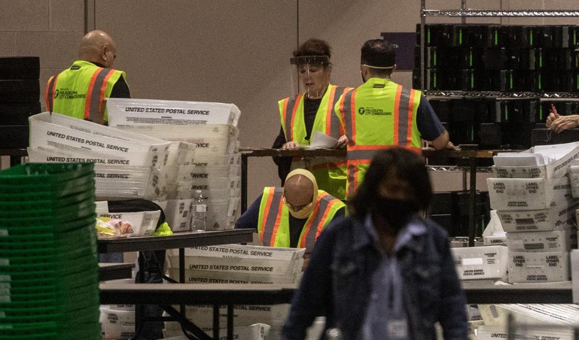 







Valarbetare räknar röster i Philadephia den 6 november 2020. Foto: Chris McGrath/Getty Images                                                                                                                                                                                                                                                                                                                                                                