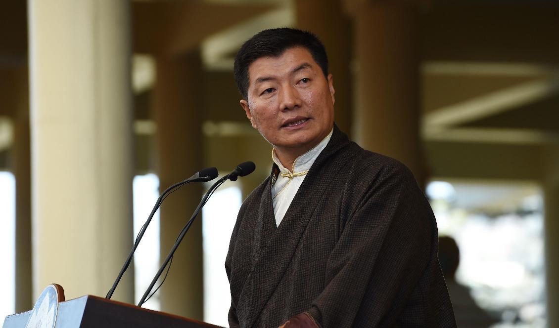 

Lobsang Sangay, premiärminister för den tibetanska regeringen i exil, talar den 10 mars 2019 vid 60-årsdagen av det tibetanska upproret 1959. Foto: Money Sharma/AFP via Getty Images                                                                                        