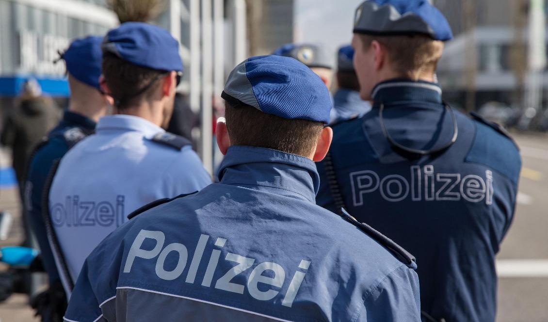 


Poliser vid Hallenstadion i Zürich, Schweiz den 26 februari 2016. Foto: Philipp Schmidli/Getty Images                                                                                                                                    