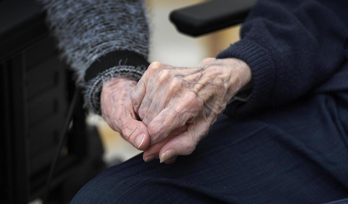 De flesta som dött med covid-19 i Sverige hade vård och omsorg i någon form. Arkivbild. Foto: Janerik Henriksson/TT