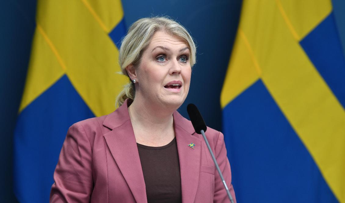 Socialminister Lena Hallengren (S) berättar att alkoholförbudet förlängs. Arkivbild. Foto: Fredrik Sandberg/TT