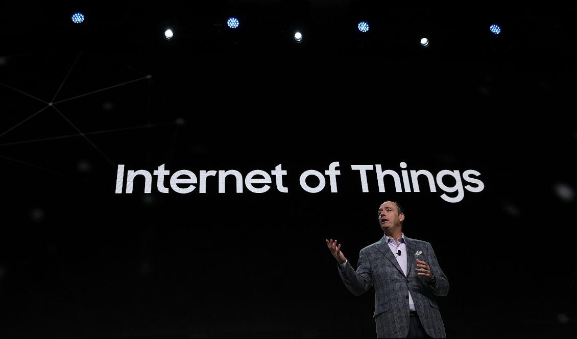 Tim Baxter, vd för Samsung Electronics America, talar på en presskonferens den 4 januari 2017 i Las Vegas i USA. Foto: Alex Wong/Getty Images