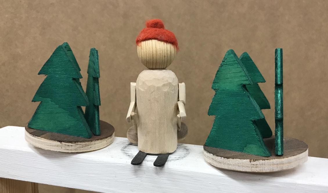 En såkallade automata där tomten åker nedför en backa vid vridning på en vev. Foto: Anton Nilsson