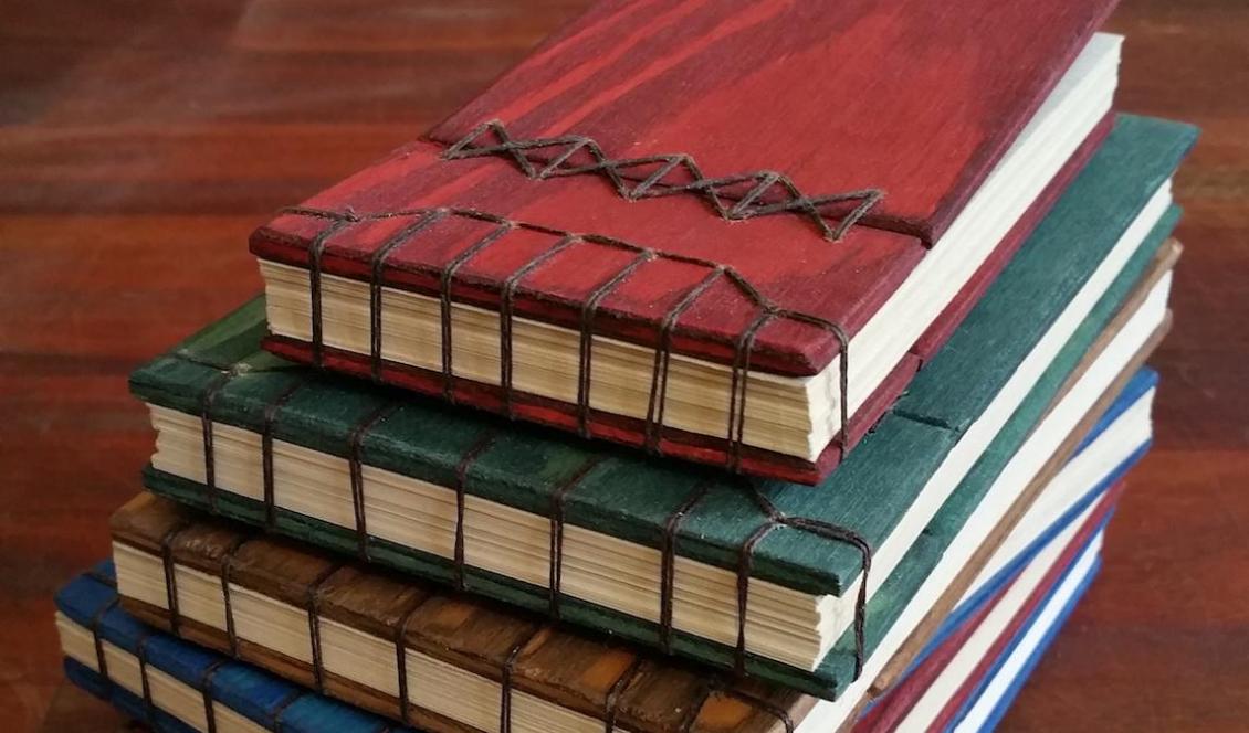 Anteckningsböcker bundna i klassisk japansk stil. Foto: Anton Nilsson