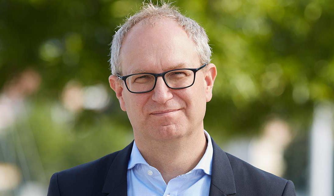 Fredrik Malmberg, generaldirektör för Specialpedagogiska skolmyndigheten och tidigare barnombudsman under många år, har utsetts till särskild utredare av en nationell strategi för att stoppa våld mot barn inklusive hedersrelaterat våld och förtryck. Foto: Jannice Thelander/Specialpedagogiska skolmyndigheten.