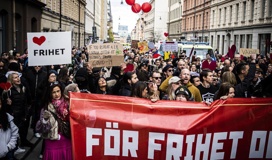 Demonstrationståg mot covid-restriktionerna den första maj 2021. Foto: Carl-Olof Zimmerman/TT