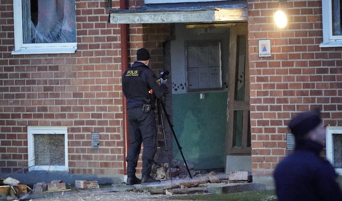
Polisen i Malmö larmades om flera explosioner under natten, en av dem i ett bostadshus. Foto: Johan Nilsson/TT                                            