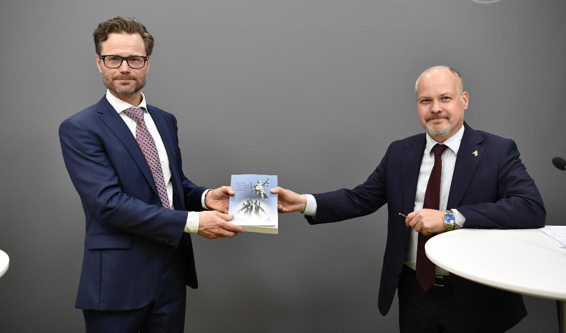 Justitie- och migrationsminister Morgan Johansson (till höger) och den särskilda utredaren, justitierådet Stefan Johansson. Foto: Henrik Montgomery/TT