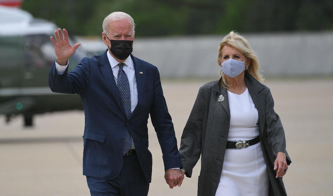 USA:s president Joe Biden och USA:s första dam Jill Biden vid flygplatsen i Chesapeake i Virginia den 3 maj 2021. Foto: Mandel Ngan/AFP via Getty Images