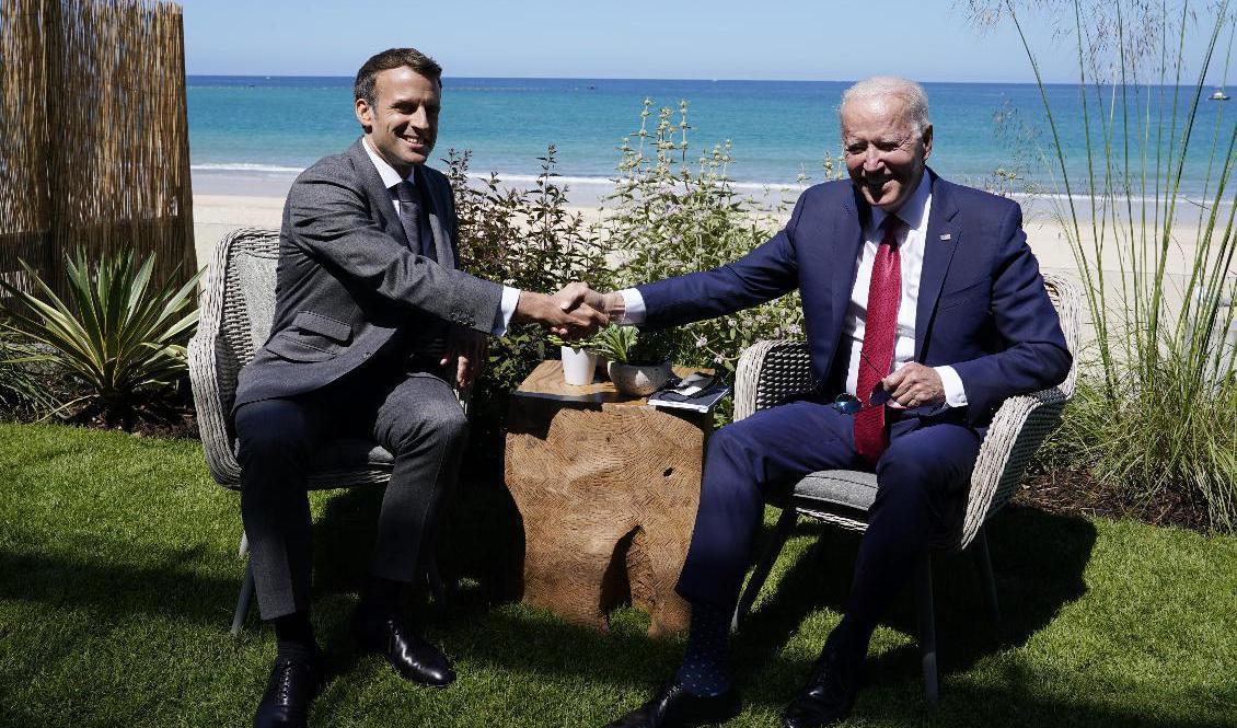 
Fortfarande vänner? Frankrikes Emmanuel Macron och USA:s Joe Biden när presidenterna träffades vid G7-mötet i England i juni. Foto: Patrick Semansky/AP/TT                                            
