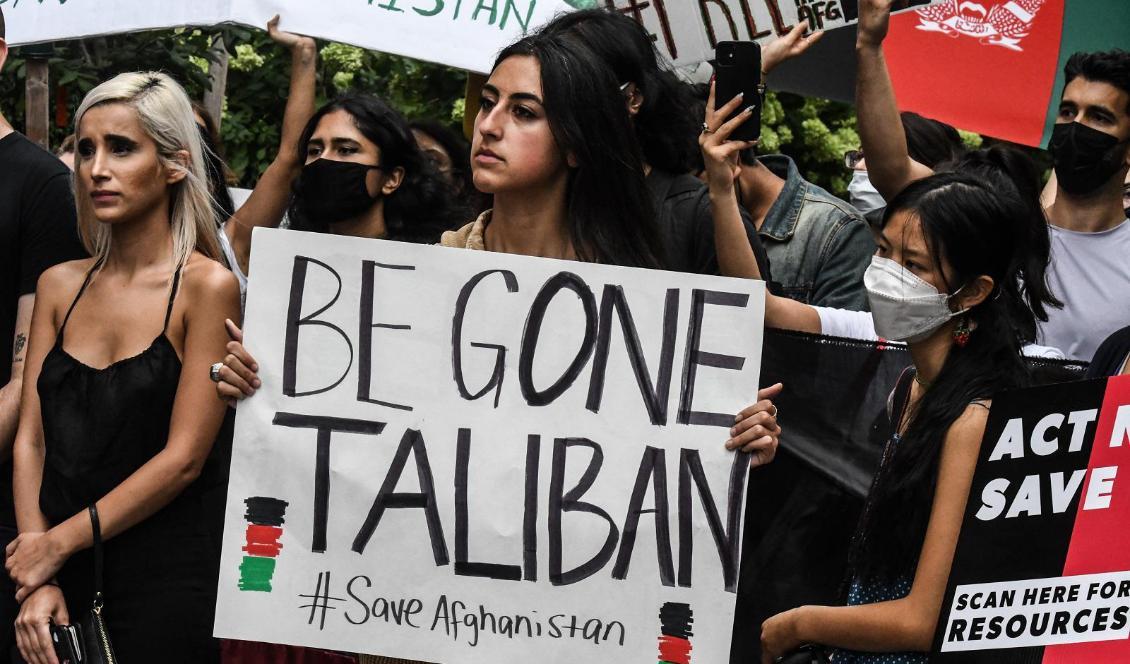 
Deltagare i en demonstration i New York visar sitt stöd för folket i Afghanistan, och demonstrerar för fortsatt respekt av de mänskliga rättigheterna, den 28 augusti. Foto: Stephanie Keith/Getty Images                                            