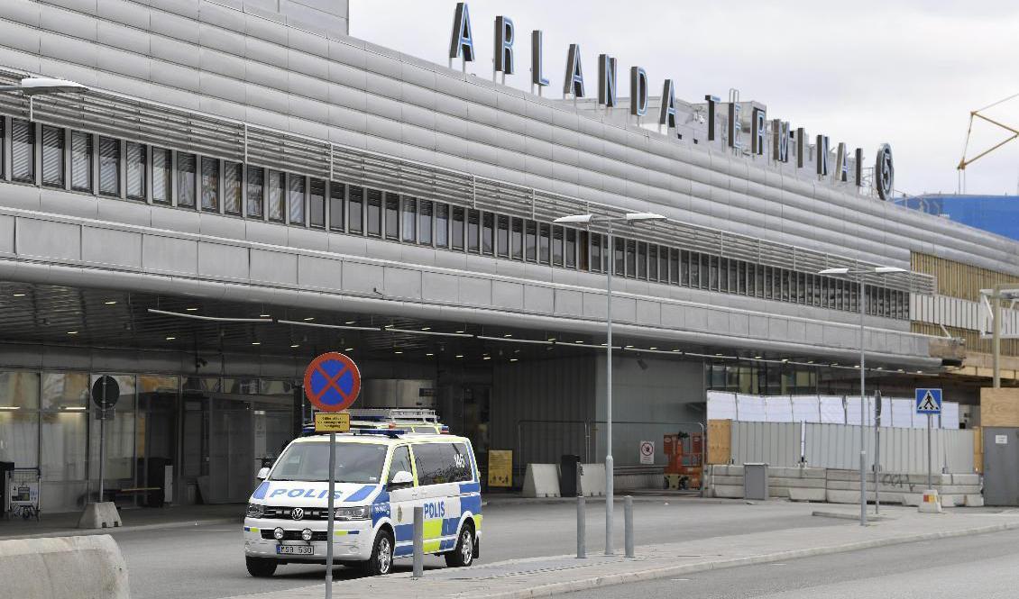 Ytterligare tre IS-kvinnor med åtta barn kommer enligt obekräftade uppgifter att landa på Arlanda i eftermiddag. Arkivbild. Foto: Pontus Lundahl/TT