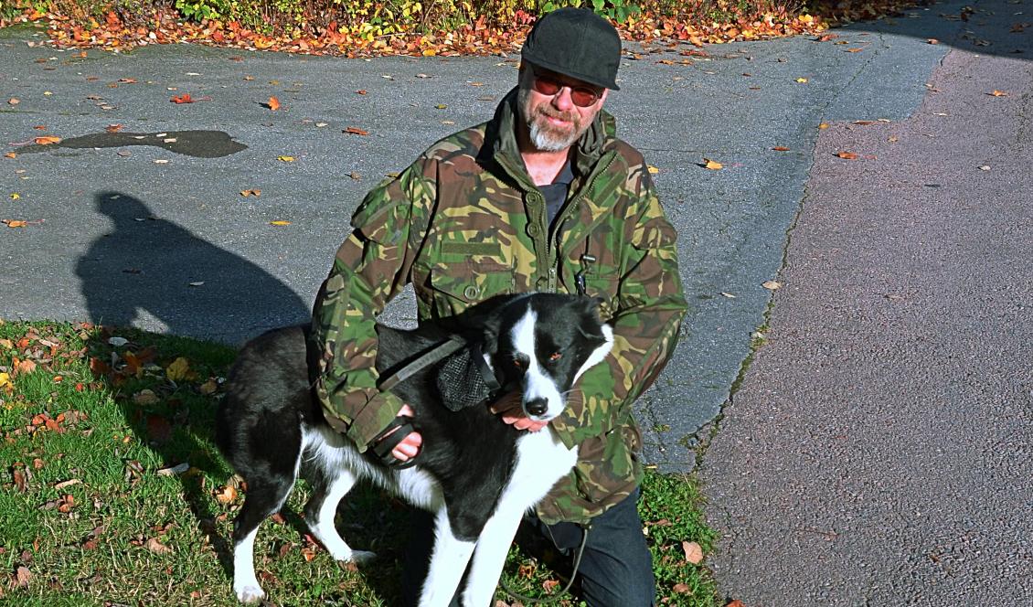 Henrik Jacobson med sin hund Hatchie, en blandning mellan border collie och akita. Foto: Privat