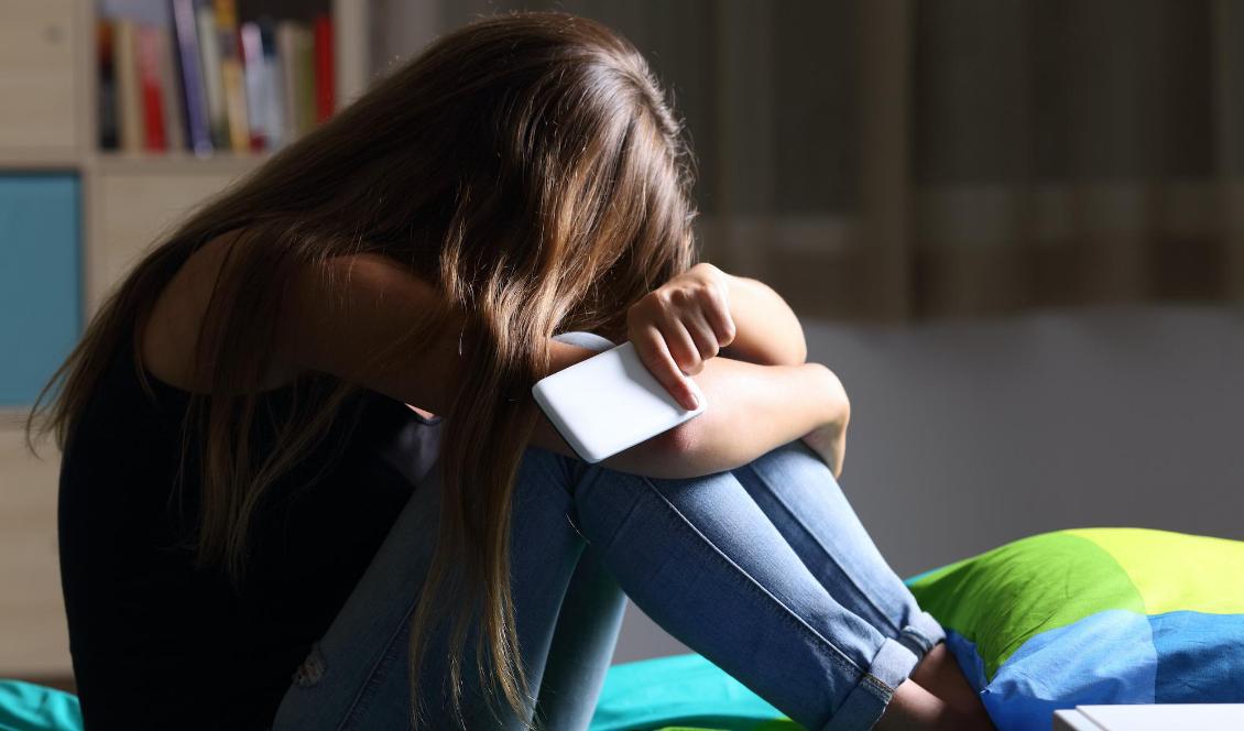 Grooming-strategierna på nätet har förändrats. Idag använder vuxna förövare ofta tjat, snabba hot och tidspress, snarare än att bygga upp ett falskt förtroende, för att få barn och ungdomar att gå med på sexuella tjänster. Foto: Shutterstock