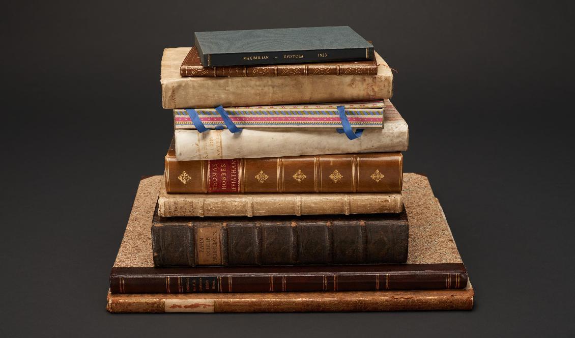 

Tack vare en donation har Kungliga biblioteket fått tillbaka tio äldre stulna böcker. Foto: Jens Östman/KB                                                                                        