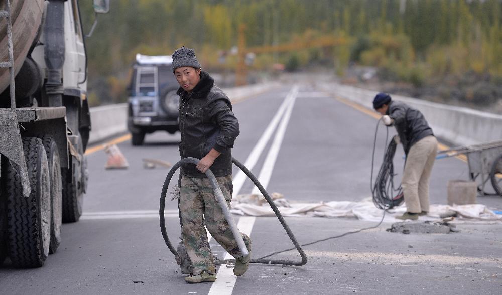 


Kinesiska arbetare jobbar på Karakoram-motorvägen i byn Gulmit i Huza-dalen i Gilgit-Baltistan i Pakistan. Foto: Aamir Qureshi/AFP via Getty Images                                                                                                                                    