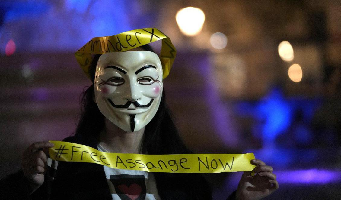 En av Julian Assanges anhängare vid en protest i London i november. Foto: Kirsty Wigglesworth/AP/TT