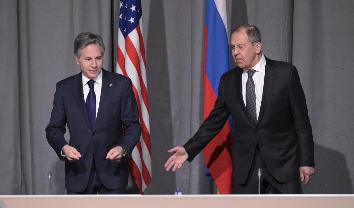 
USA:s utrikesminister Antony Blinken, till vänster, och Rysslands motsvarighet Sergej Lavrov, när de träffades i Stockholm vid ett OSSE-möte i början av december. Foto: Jonathan Nackstrand/AP/TT                                            